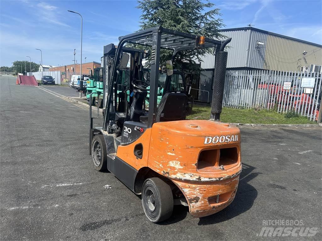 Doosan D30S-5 柴油叉车