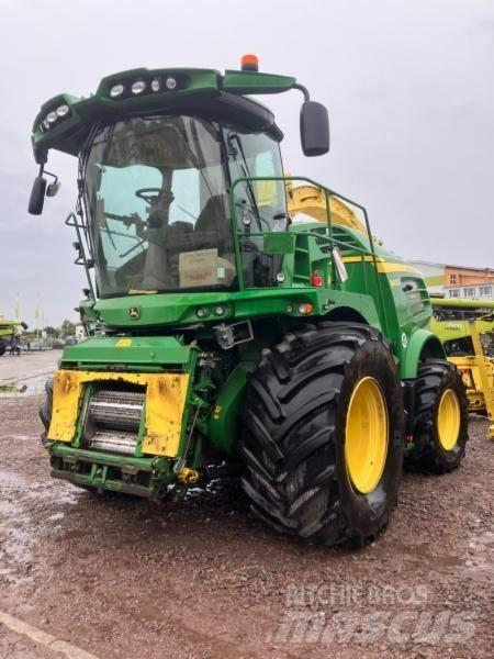 John Deere 8400 自走式青贮饲料收割机
