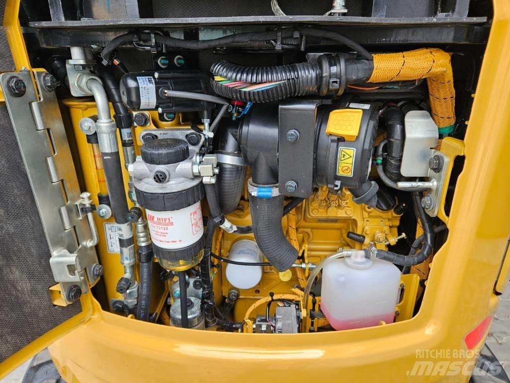 CAT 301.8 小型挖掘机