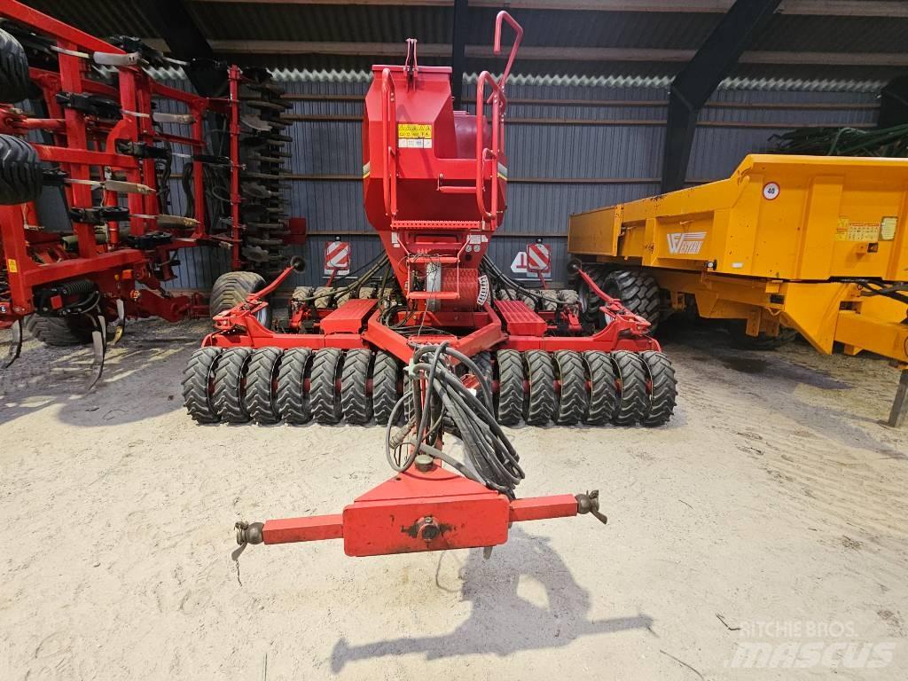 Horsch Pronto 4 DC 多功能条播机