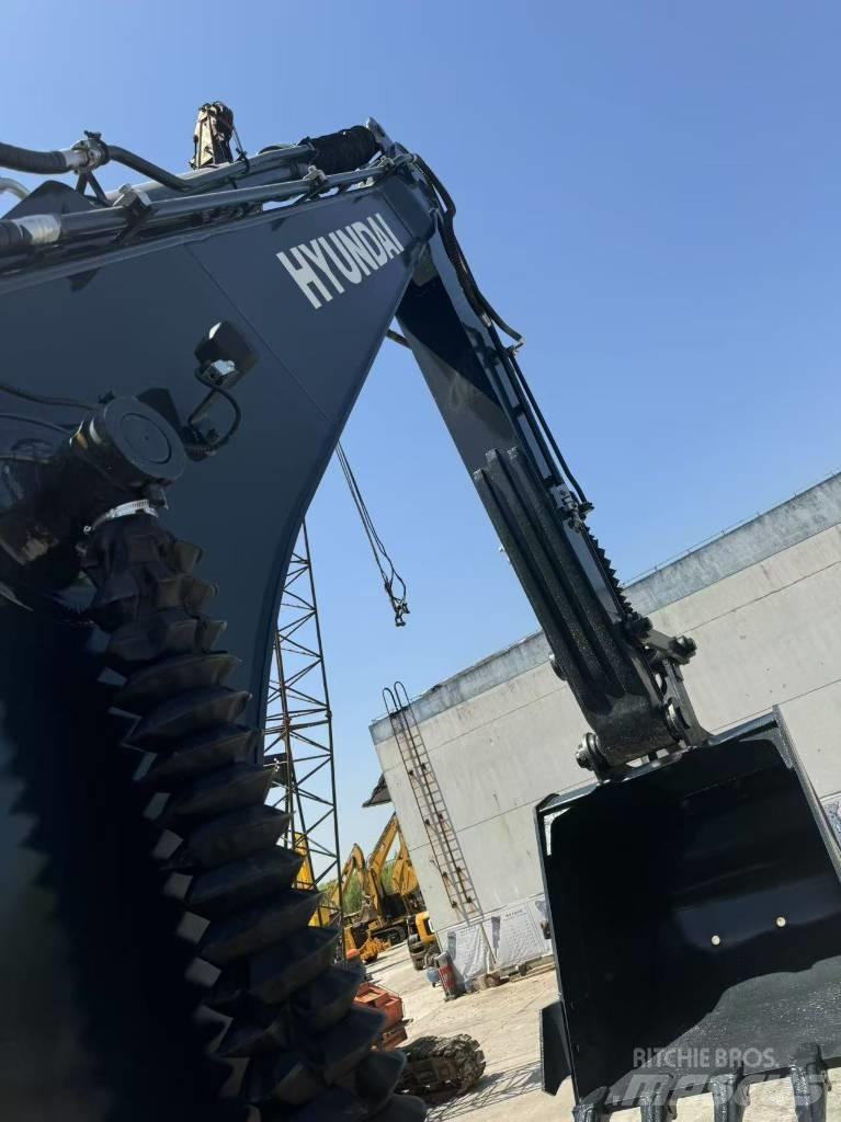 Hyundai R220LC-9S 履带挖掘机