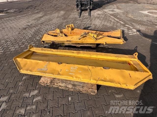 CAT 730 KLAPA 铰接式自卸车