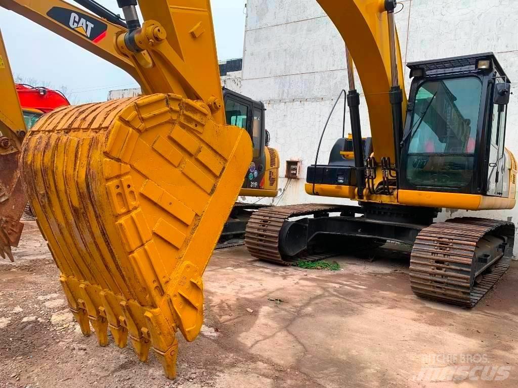 Carter 323 D2L 履带挖掘机
