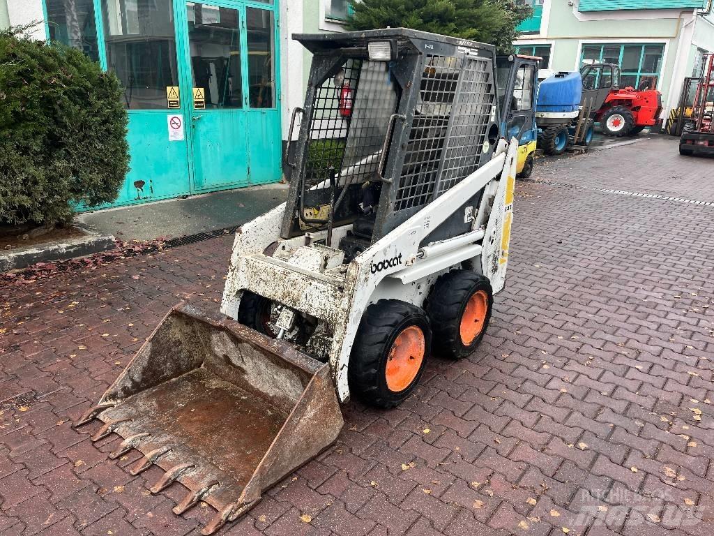 Bobcat 443      V-4129 前装载和挖掘机