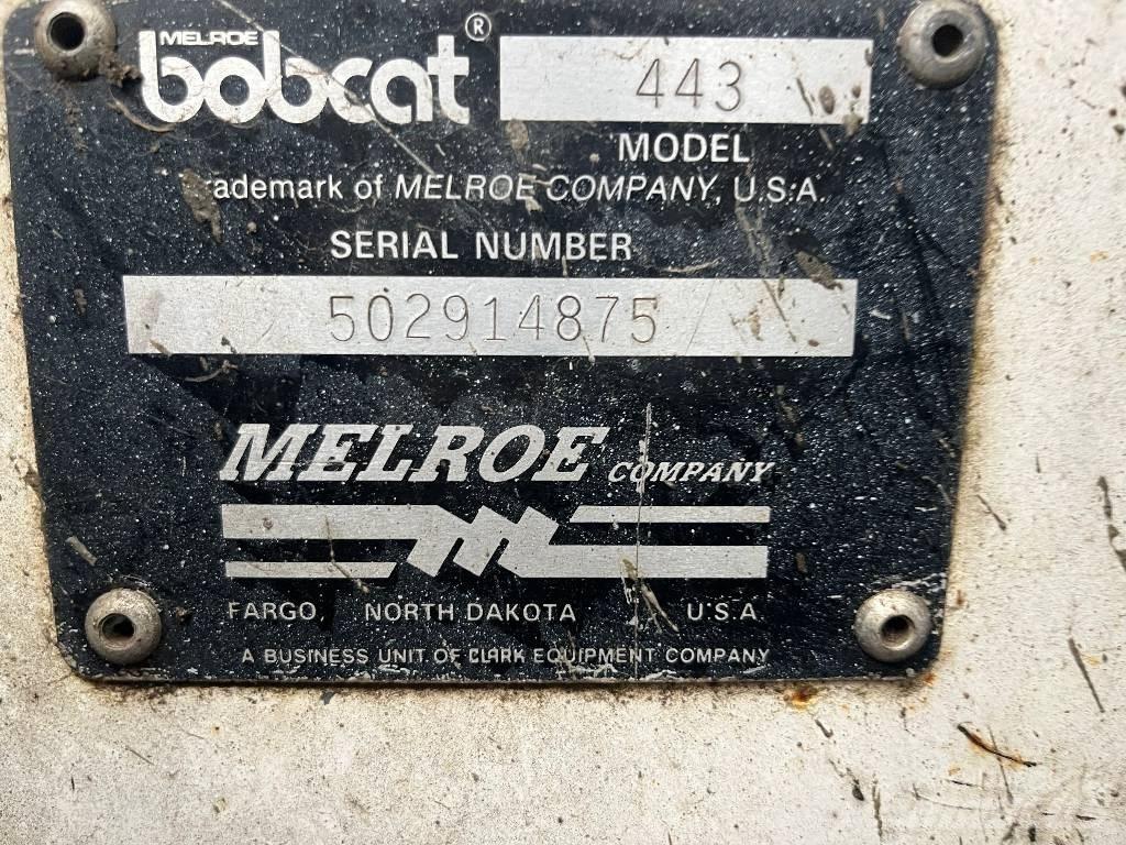 Bobcat 443      V-4129 前装载和挖掘机