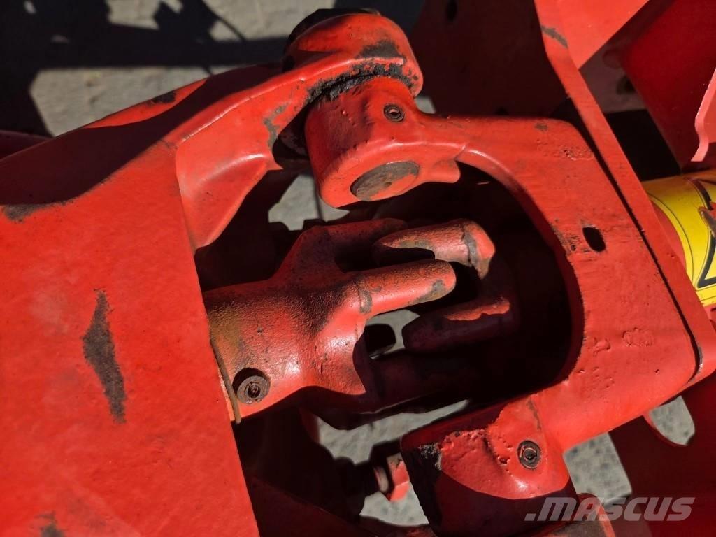 Kuhn GF 7601 MHO 犁耙和摊草机