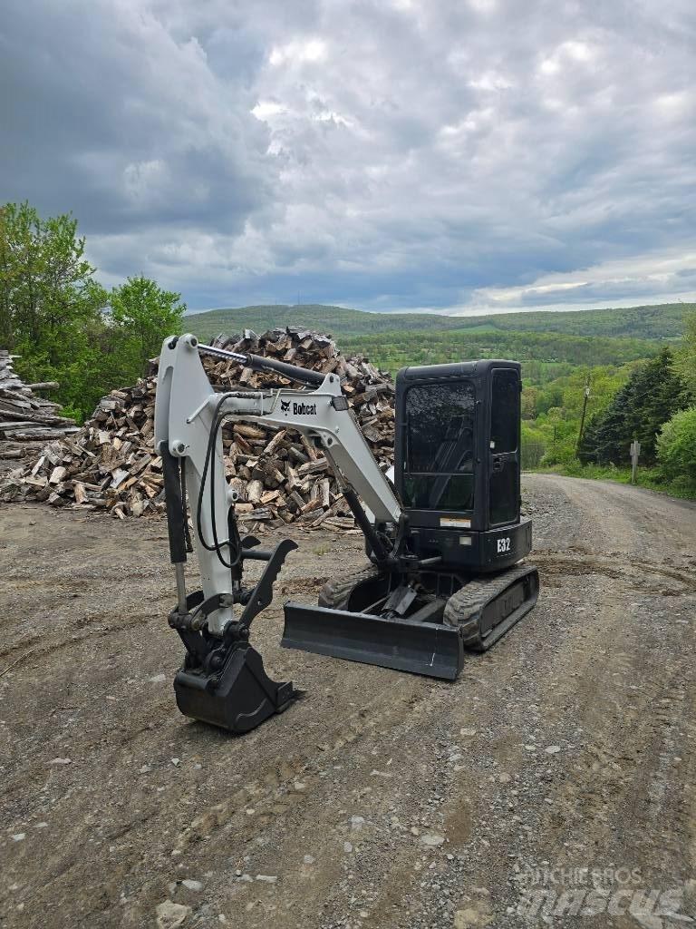 Bobcat E 32 小型挖掘机