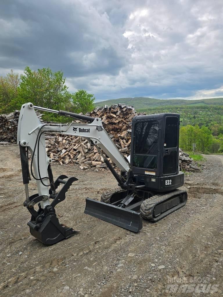 Bobcat E 32 小型挖掘机