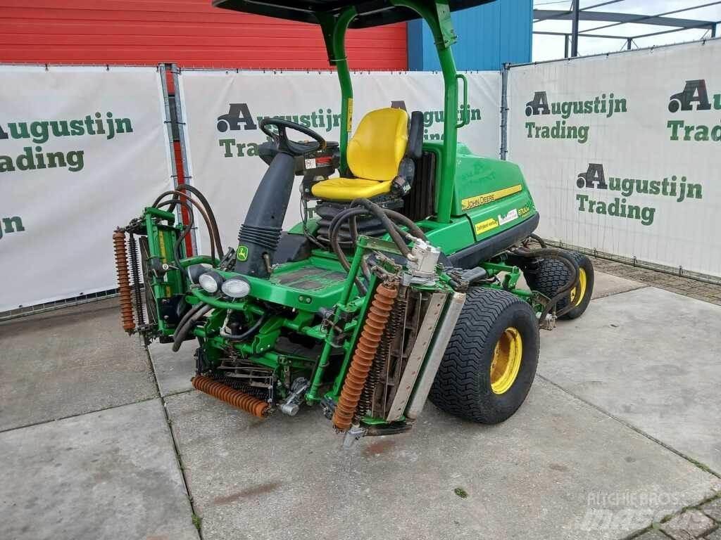 John Deere 8700 A 骑乘式割草机