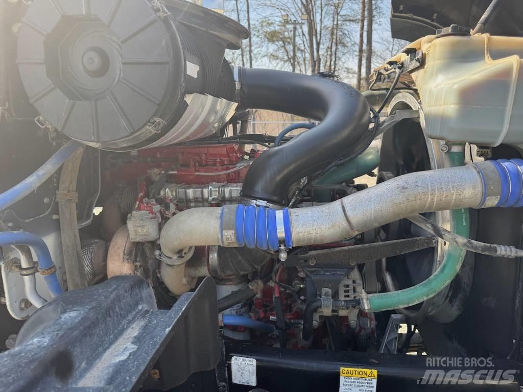 Mack GU433 自卸式货车