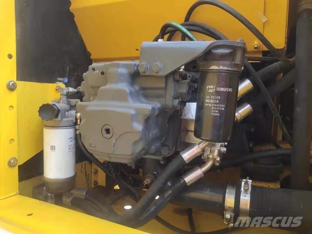 Komatsu 220-8 履带挖掘机