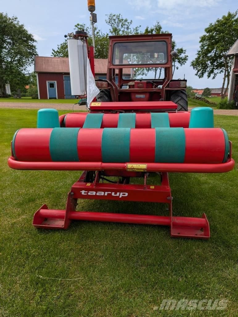 Kverneland 7120 牧草包膜机