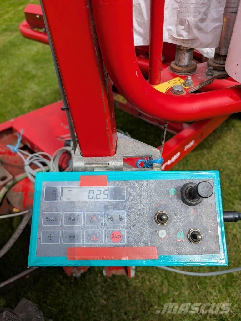 Kverneland 7120 牧草包膜机