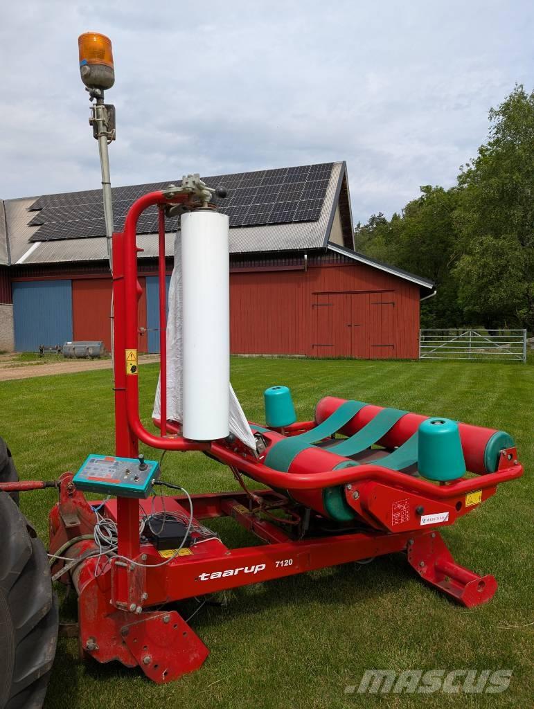 Kverneland 7120 牧草包膜机