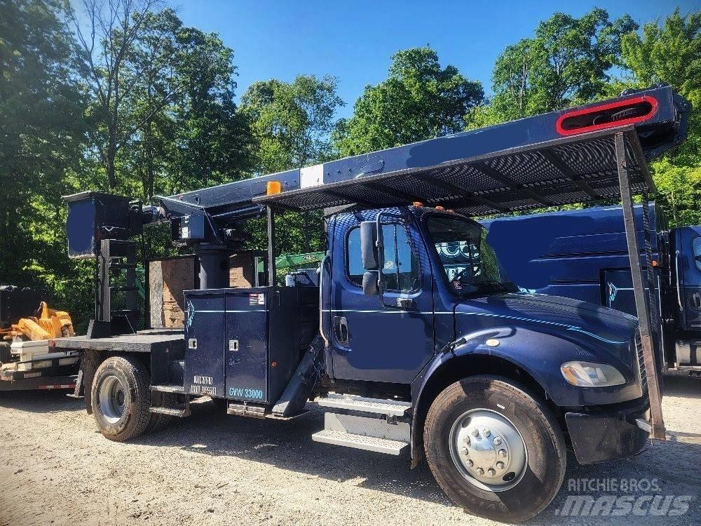 Freightliner M2106 车载式高空作业车