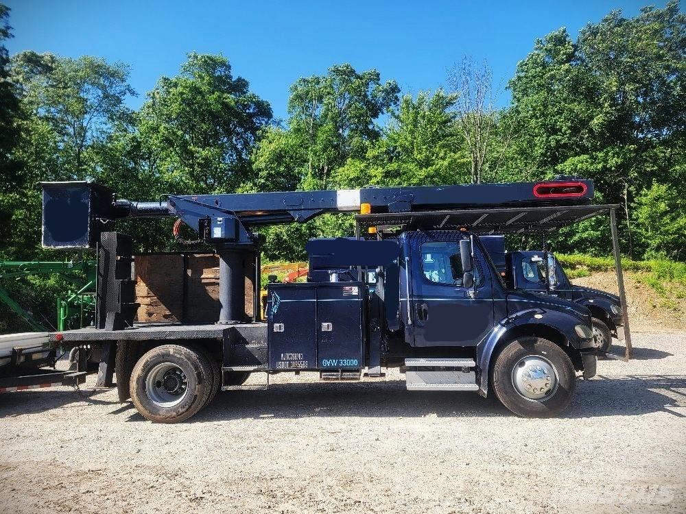 Freightliner M2106 车载式高空作业车