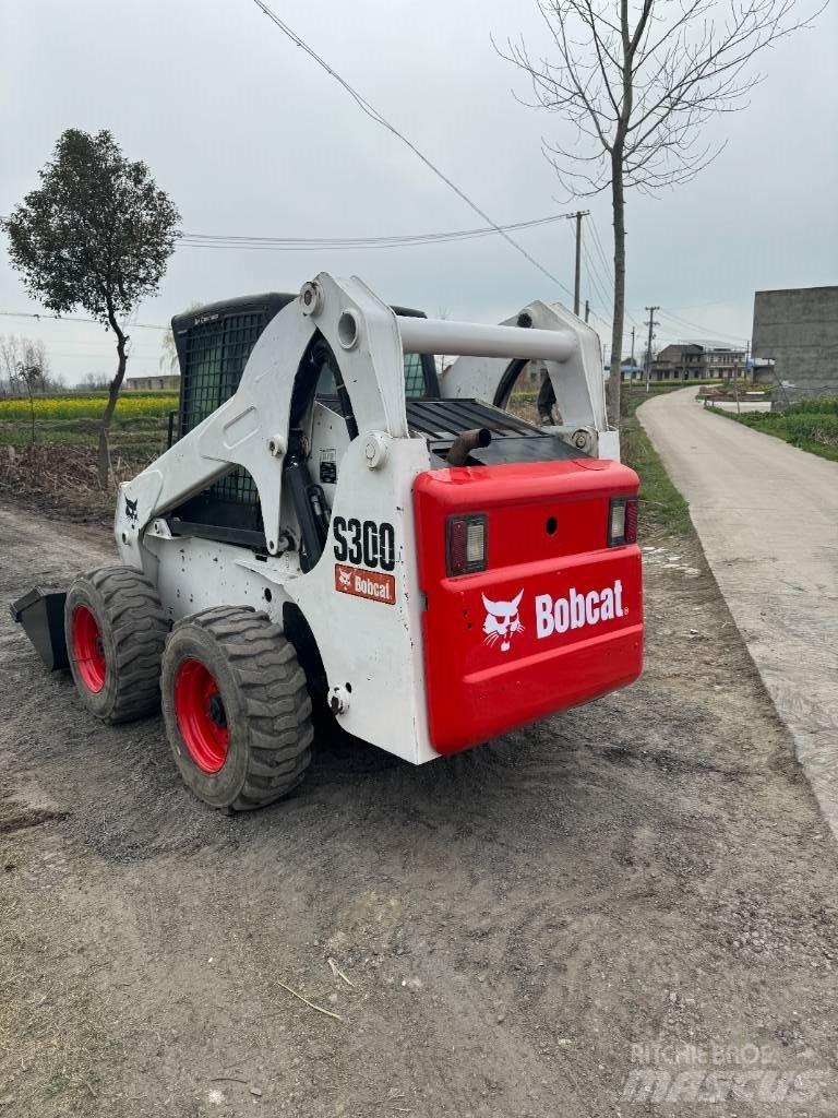 Bobcat S 300 滑移装载机