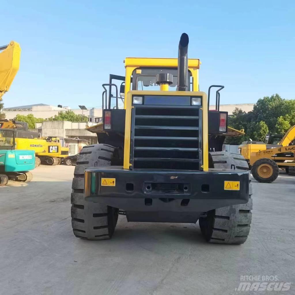 Komatsu WA 320-5 轮式装载机