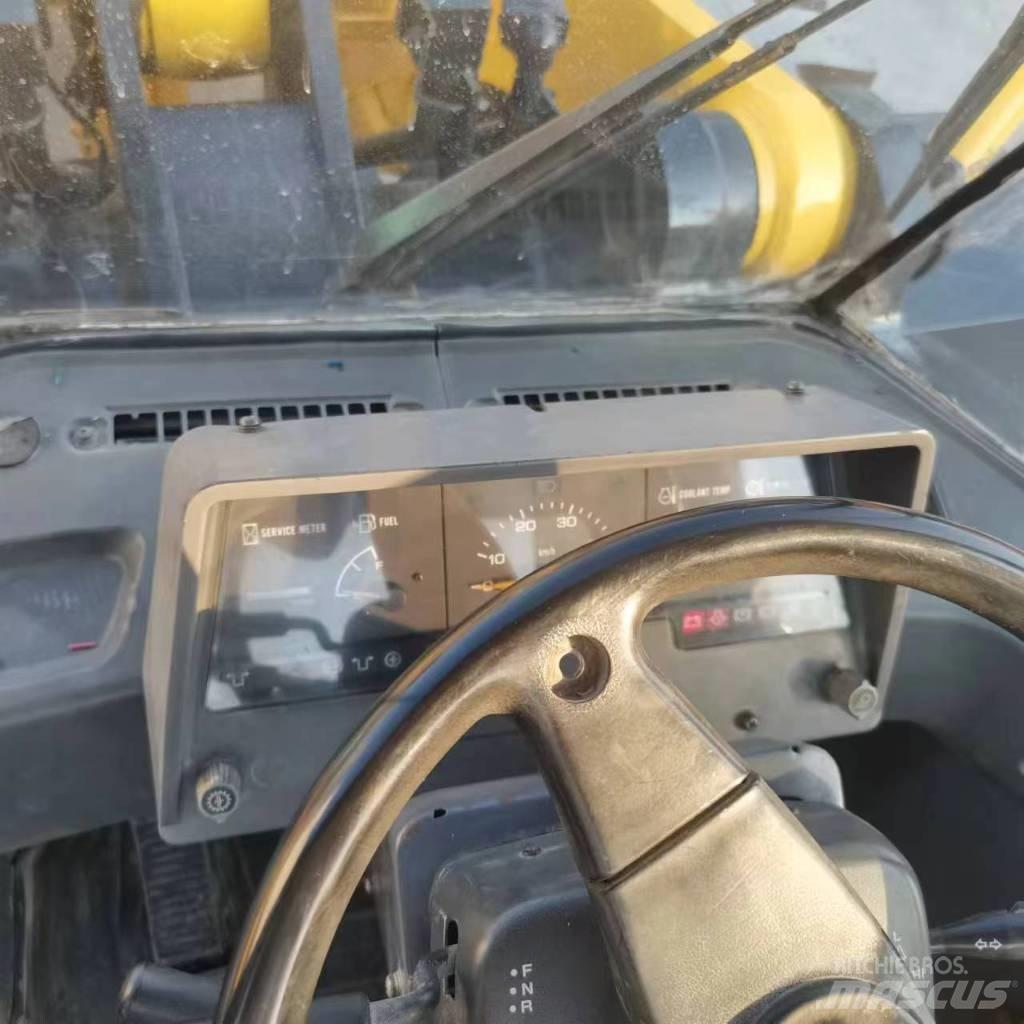 Komatsu WA 320-5 轮式装载机