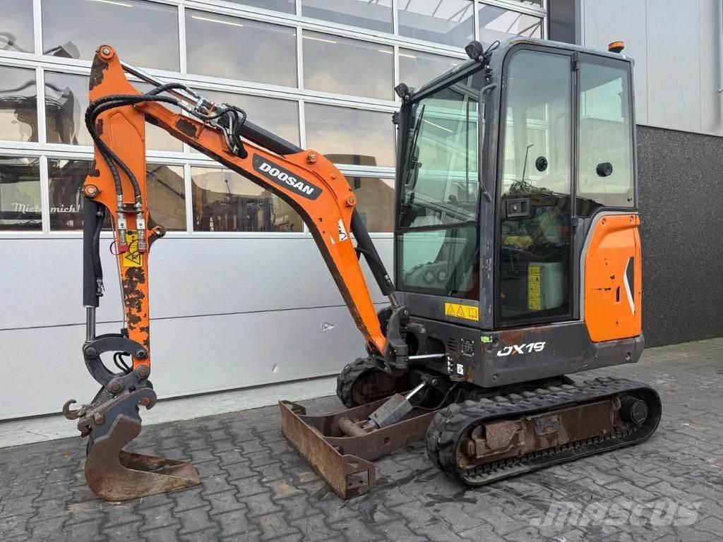 Doosan DX19 小型挖掘机