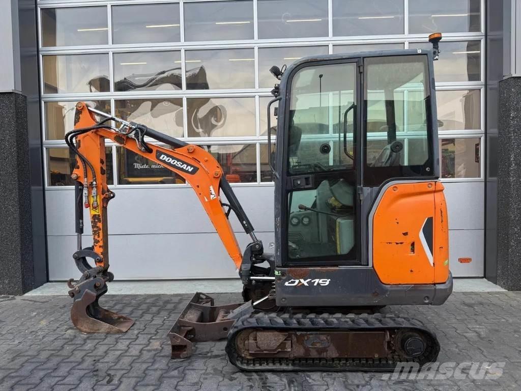 Doosan DX19 小型挖掘机