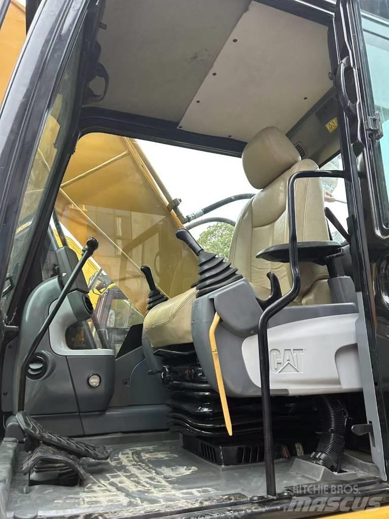 CAT 320 D 履带挖掘机