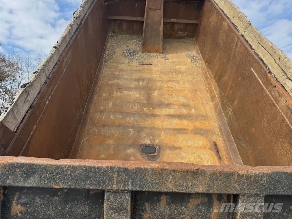 Mack RD 688 S 自卸式货车