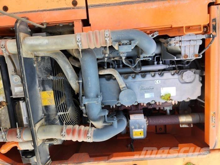 Doosan DX 140 W 轮式挖掘机