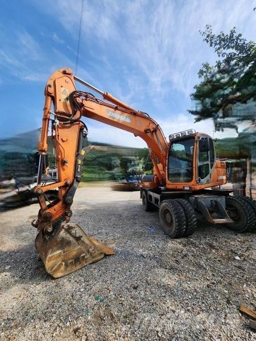 Doosan DX 140 W 轮式挖掘机