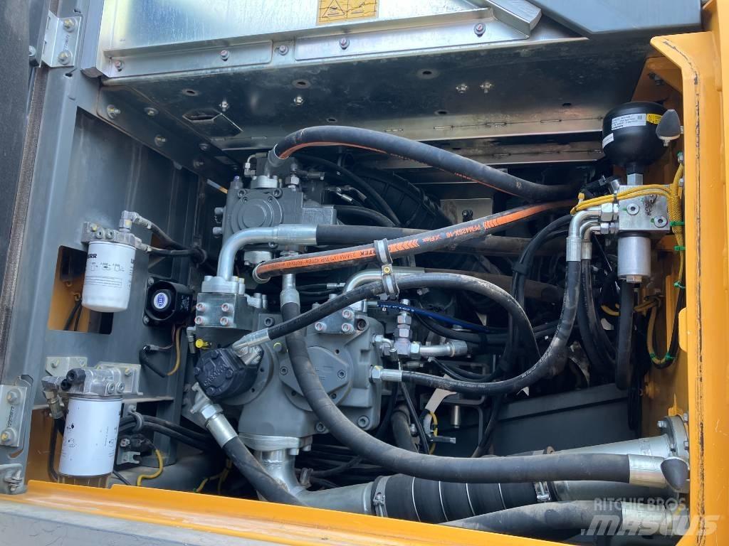 Liebherr R 945 履带挖掘机