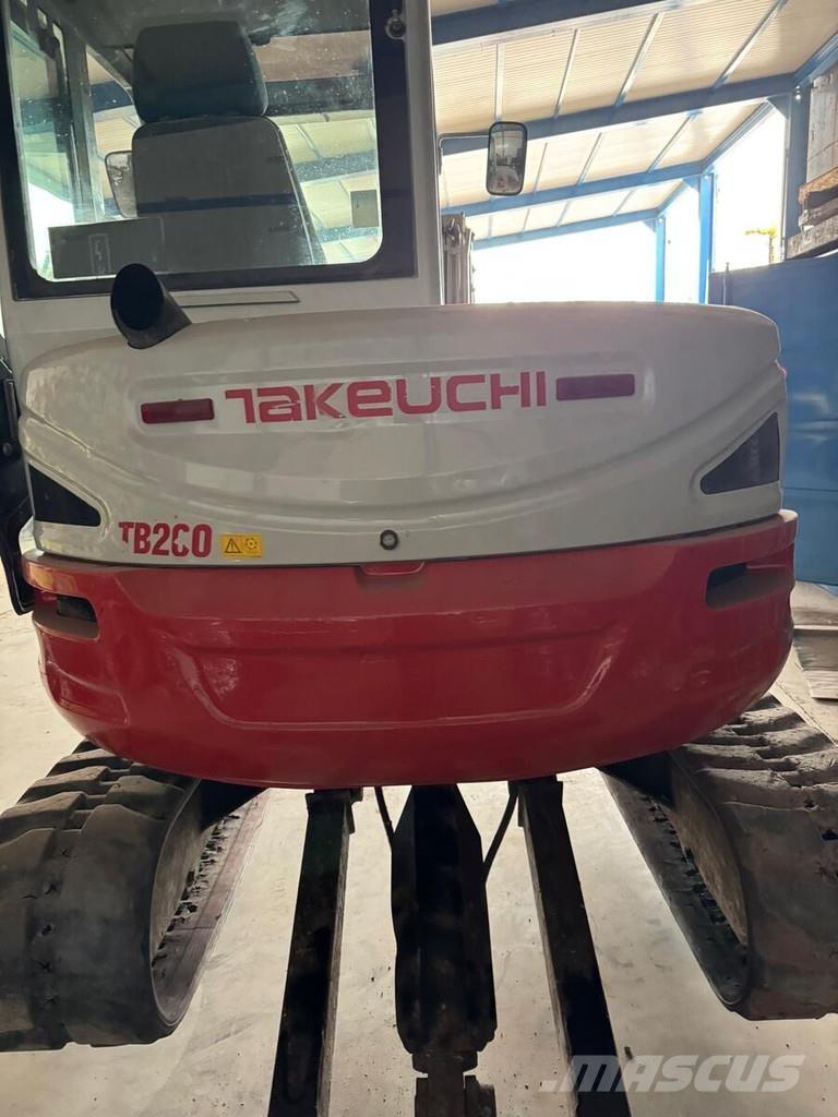 Takeuchi TB260 小型挖掘机