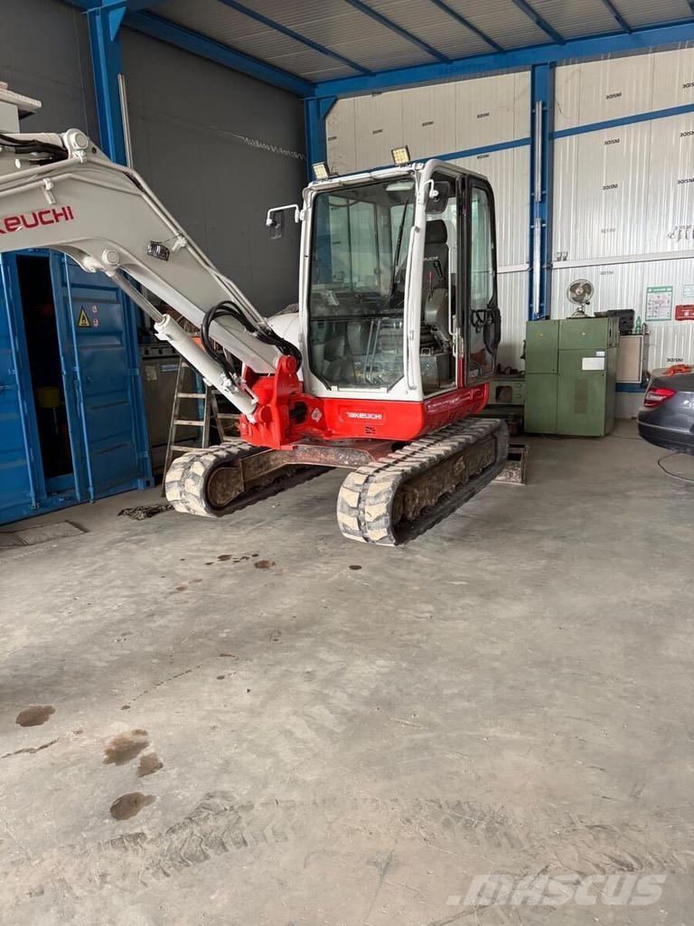 Takeuchi TB260 小型挖掘机