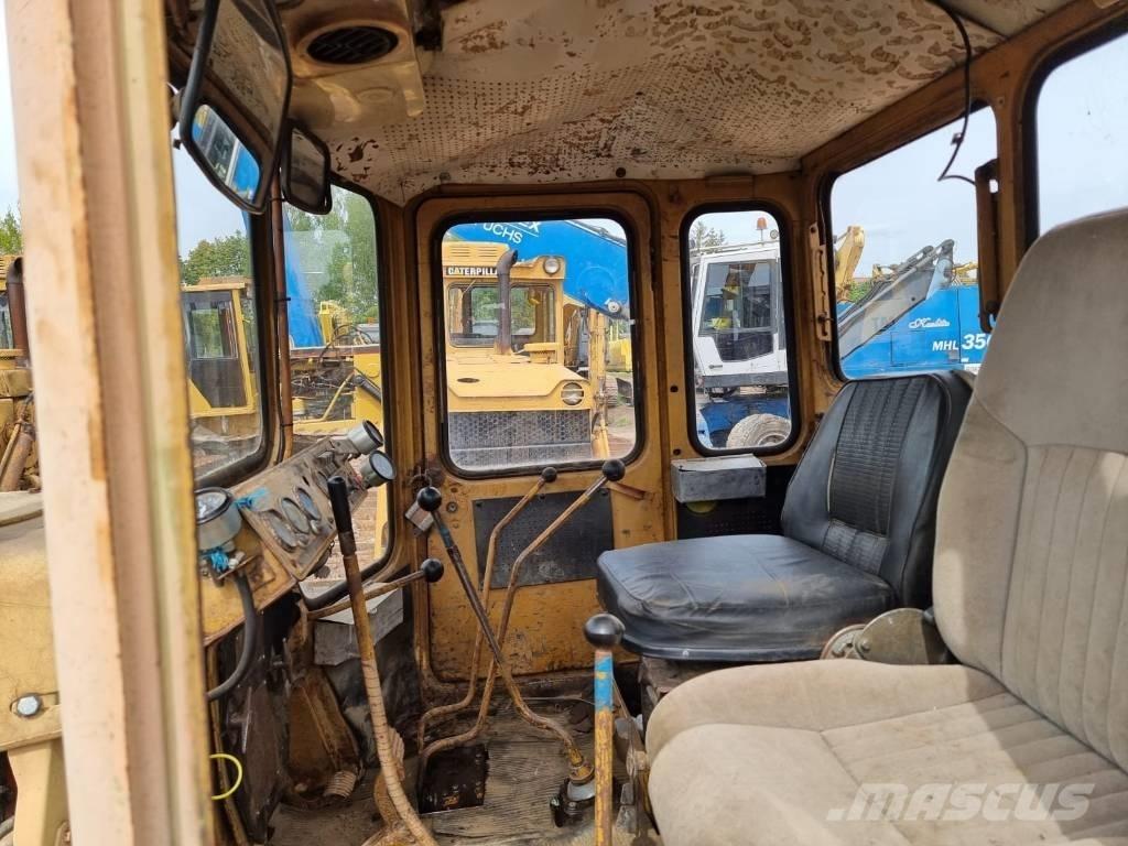 CAT T 130 履带式推土机