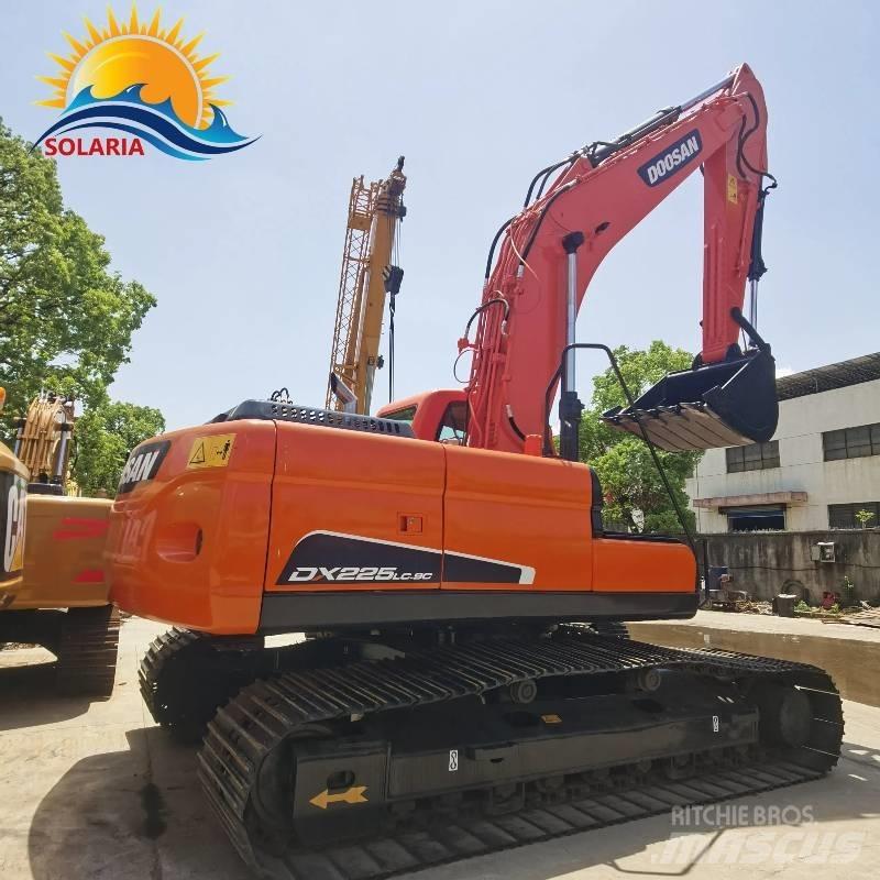 Doosan dx225lc-9c 履带挖掘机