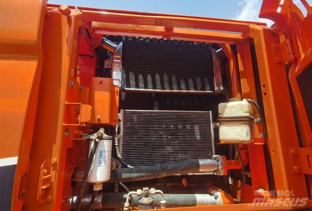 Doosan dx225lc-9c 履带挖掘机