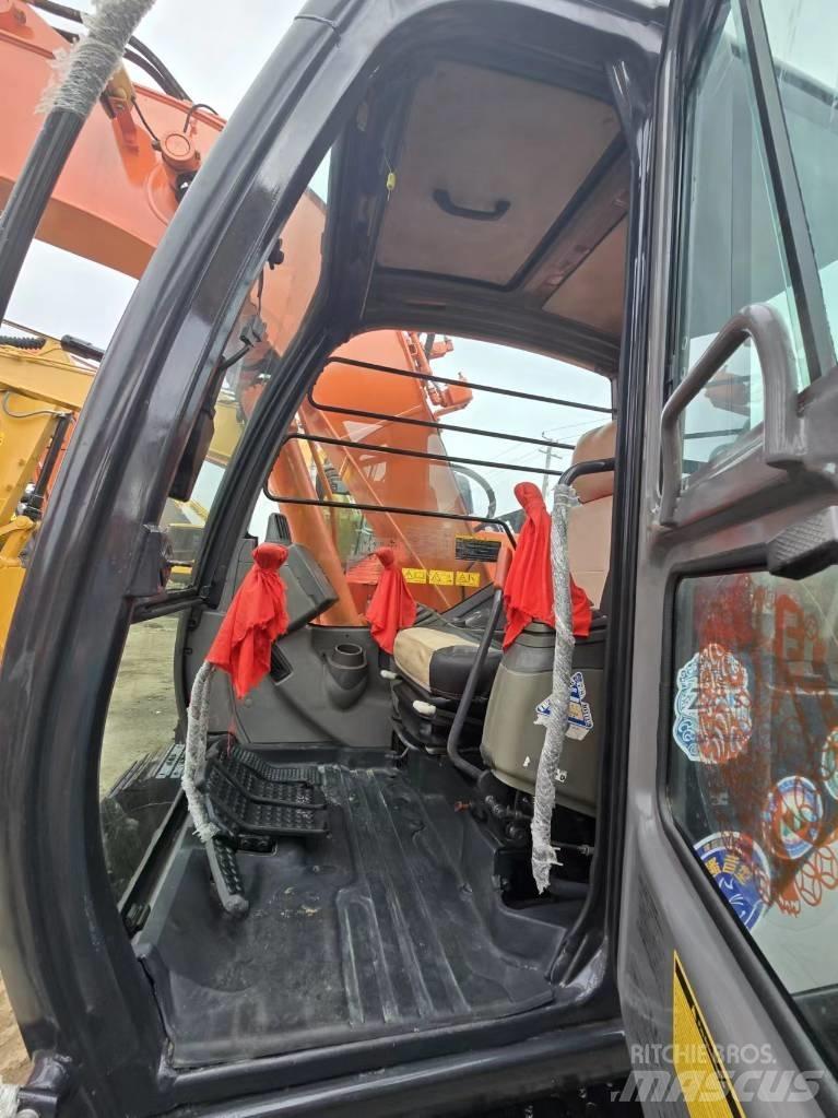 Hitachi ZX 135 US 履带挖掘机