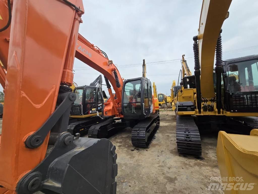 Hitachi ZX 135 US 履带挖掘机