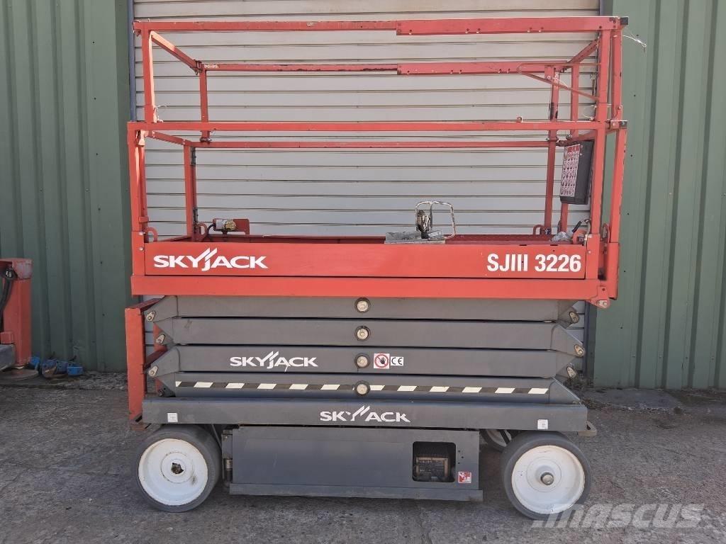 SkyJack SJ III 3226 剪叉式升降机
