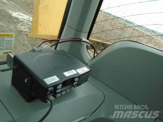CAT 938M 轮式装载机