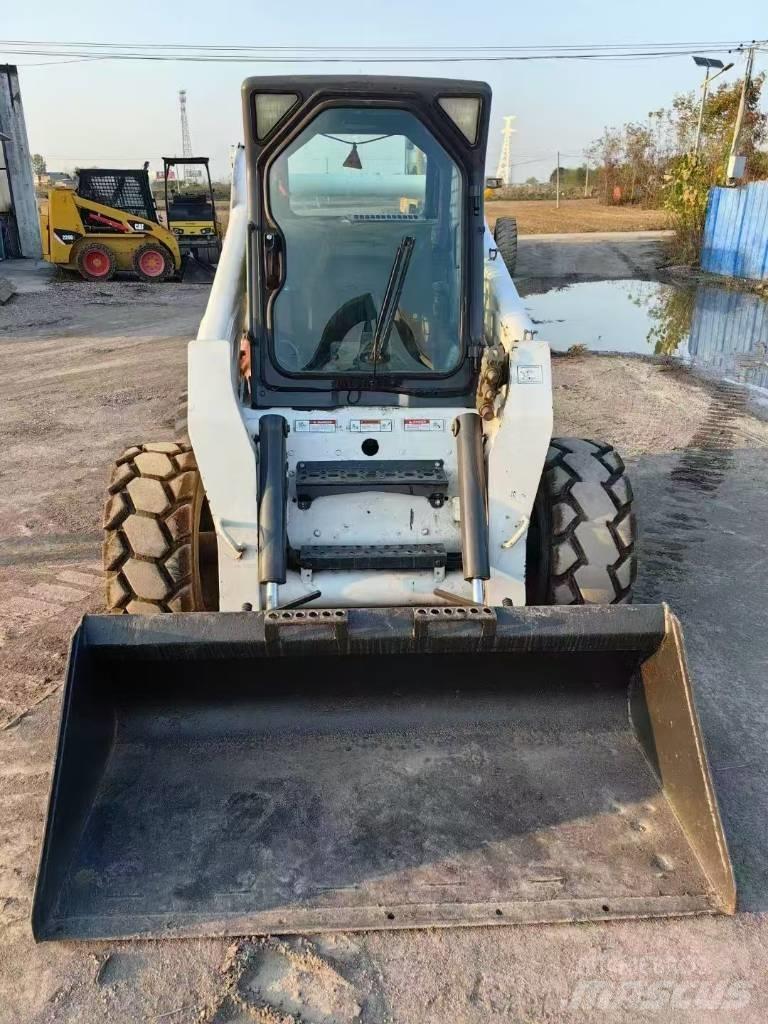 Bobcat S 300 滑移装载机