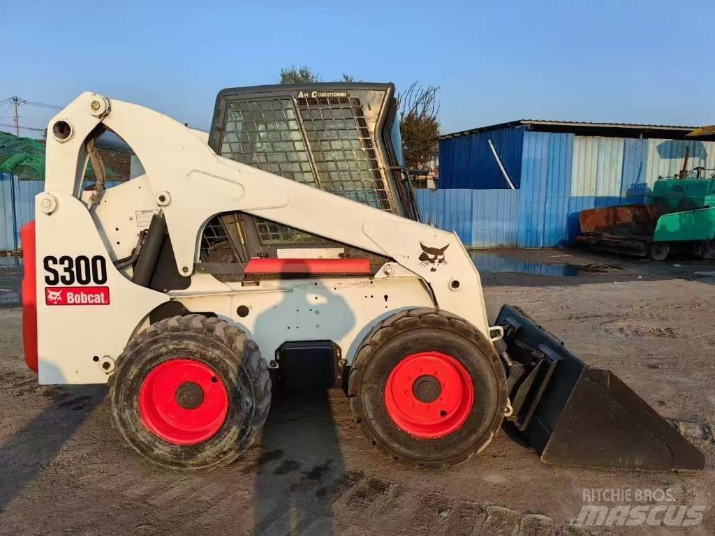 Bobcat S 300 滑移装载机
