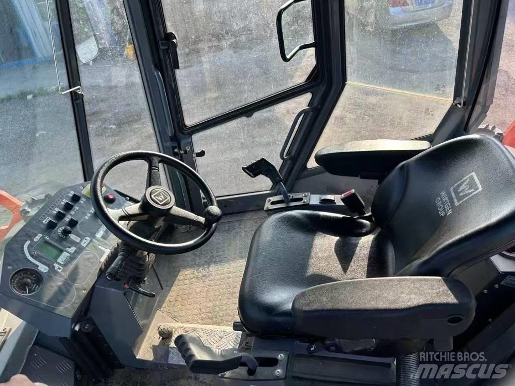 Bobcat S 300 滑移装载机