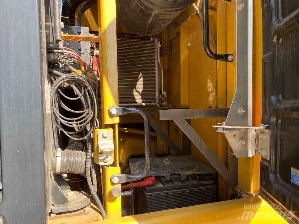 CAT 324E 履带挖掘机