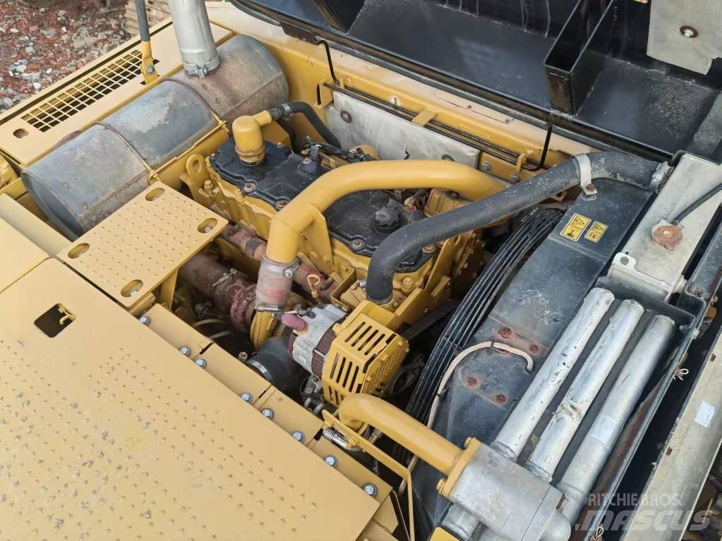 CAT 325 D2 履带挖掘机