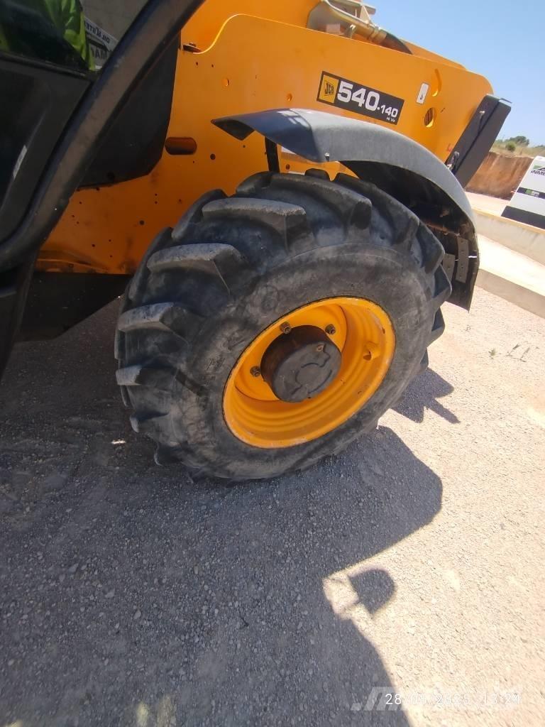 JCB 540-140 伸缩臂叉装车|叉装车