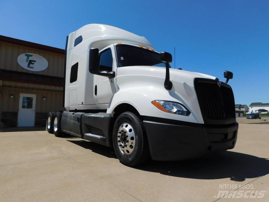 International LT 625 牵引车