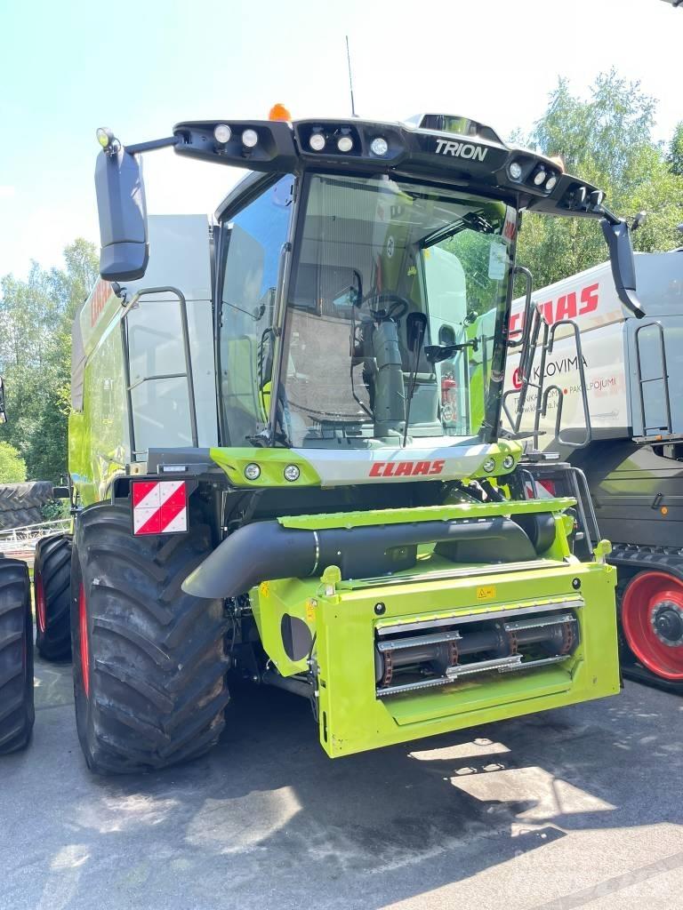 CLAAS TRION 750 联合收割机