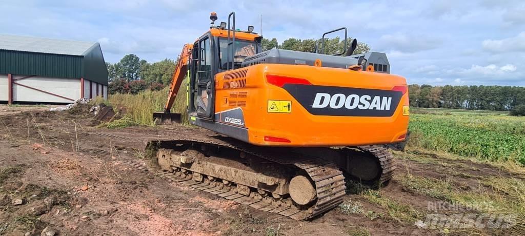 Doosan DX 225 LC-5 履带挖掘机