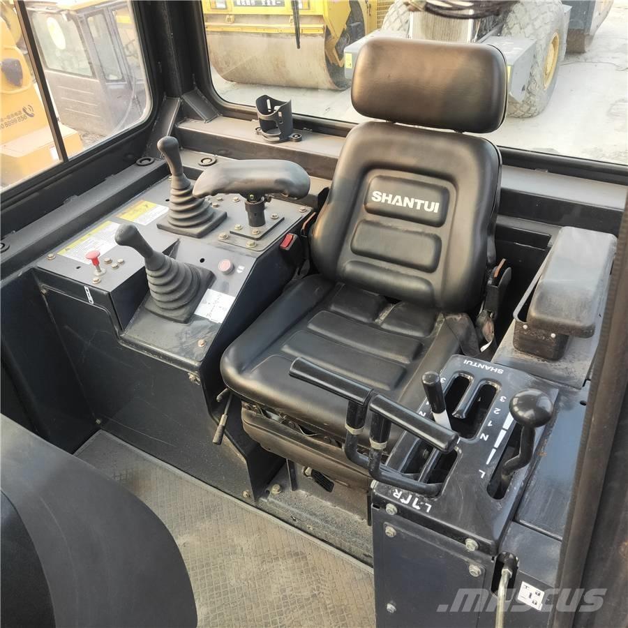 Shantui SD22 履带式推土机