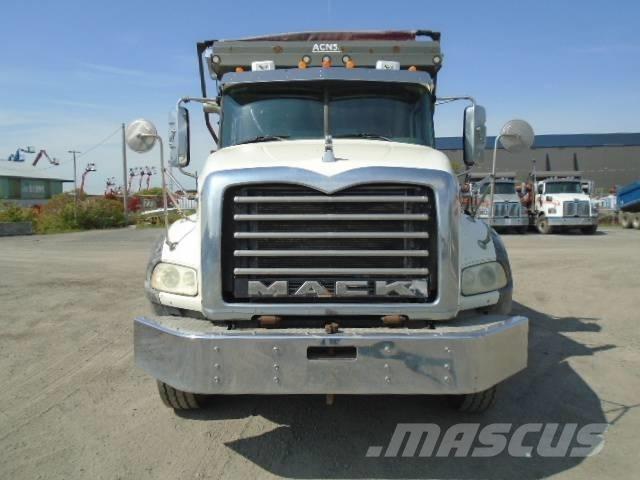 Mack GU813 自卸式货车